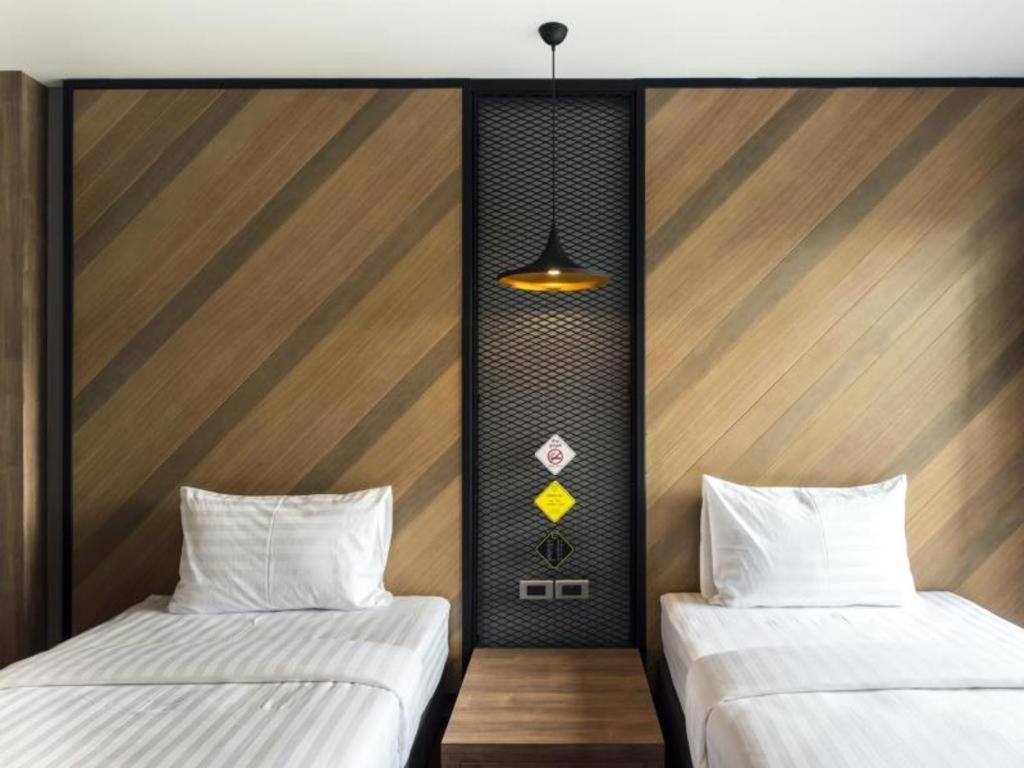 The Circle Hotel Бурирам Екстериор снимка