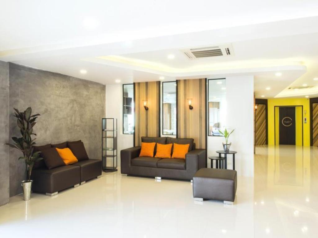 The Circle Hotel Бурирам Екстериор снимка