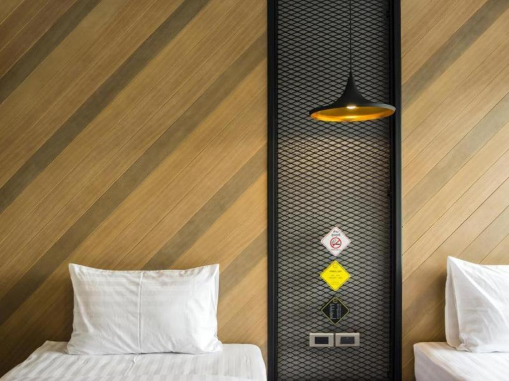 The Circle Hotel Бурирам Екстериор снимка