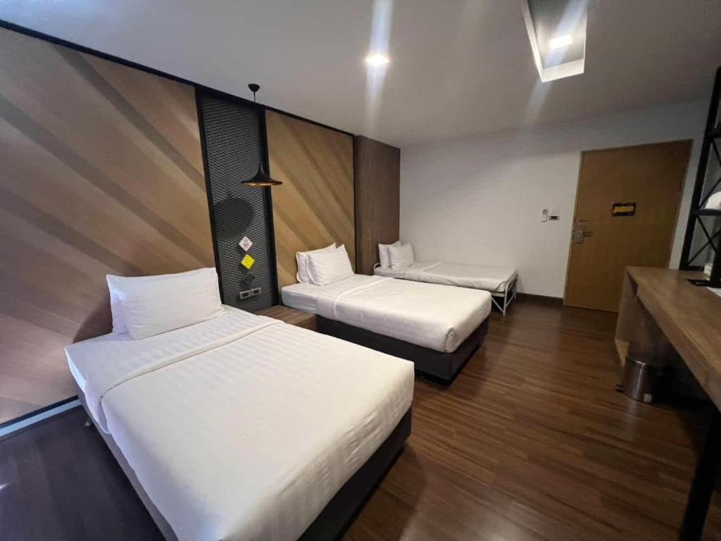 The Circle Hotel Бурирам Екстериор снимка