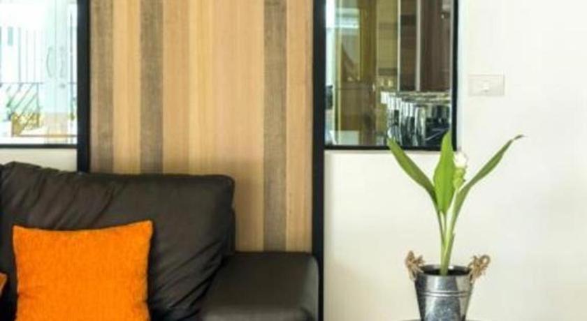 The Circle Hotel Бурирам Екстериор снимка