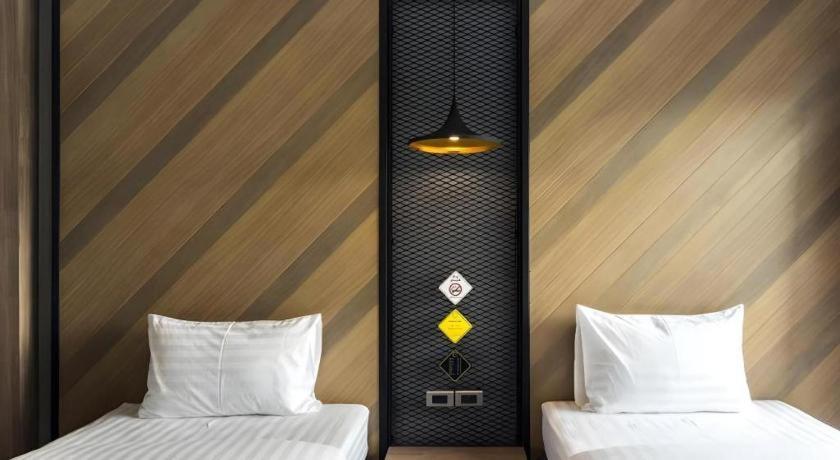 The Circle Hotel Бурирам Екстериор снимка