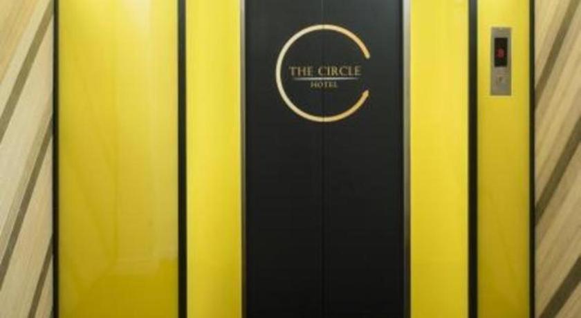 The Circle Hotel Бурирам Екстериор снимка