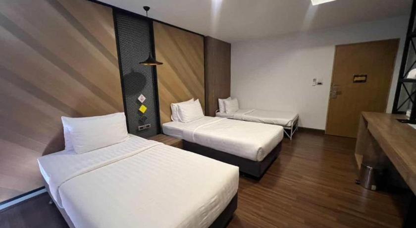 The Circle Hotel Бурирам Екстериор снимка