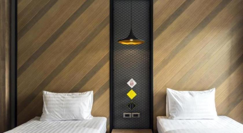 The Circle Hotel Бурирам Екстериор снимка