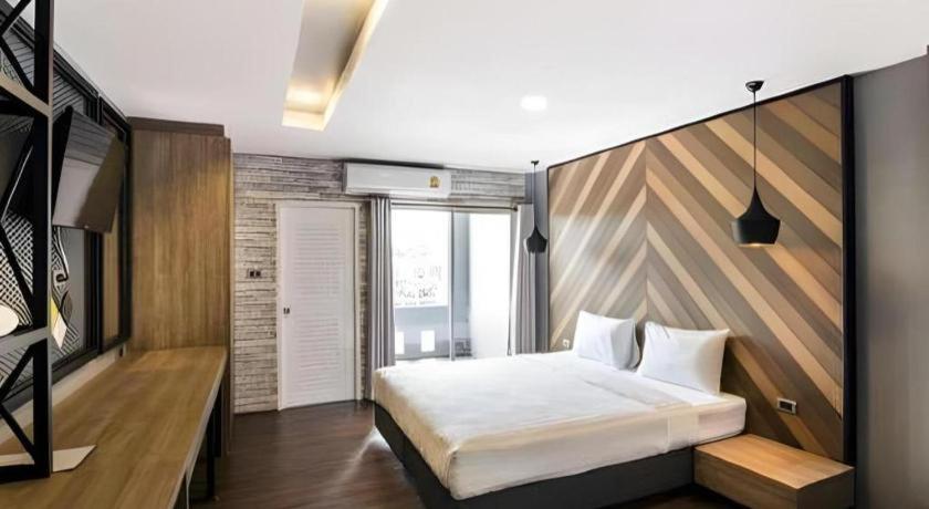 The Circle Hotel Бурирам Екстериор снимка
